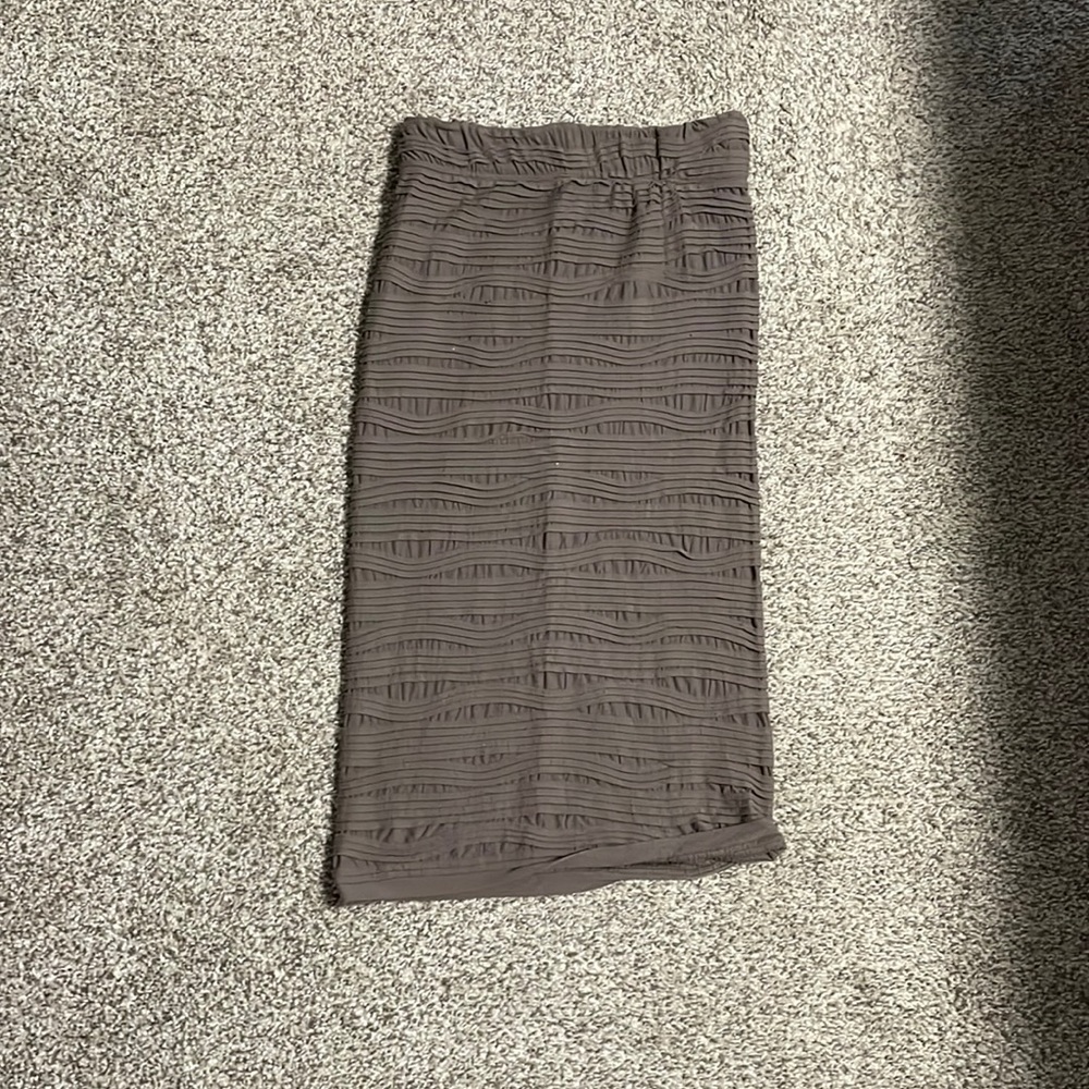 Textured grey pencil skirt